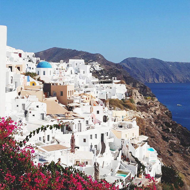 Discover The Beauty and the Highlights of Santorini Island